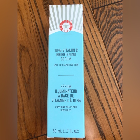 First Aid Beauty 10% Vitamin C Brightening Serum 50ml Sensitive Skin Safe - Picture 1 of 6